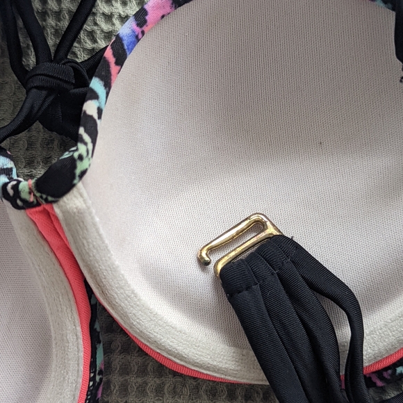 Bundle of 5 Bikini Tops, VS Victoria Secret Embroidered Detail Summer Swimsuits - Picture 8 of 12